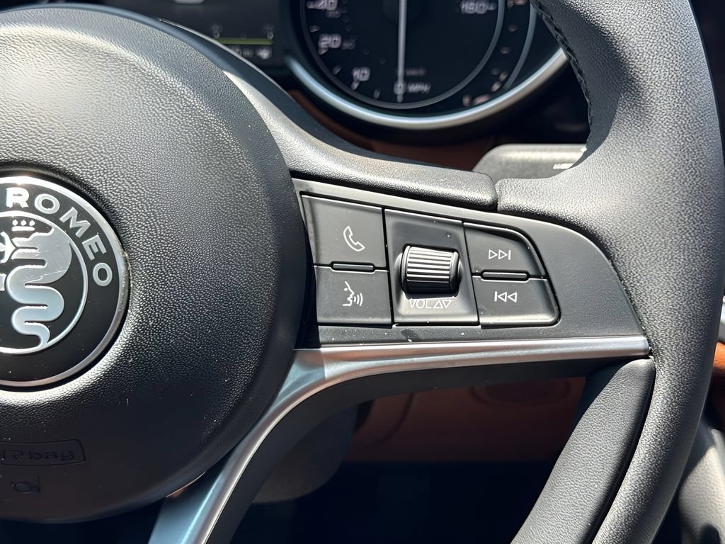 Used 2019 Alfa Romeo Giulia AWD w/ Nero Edizione image 15