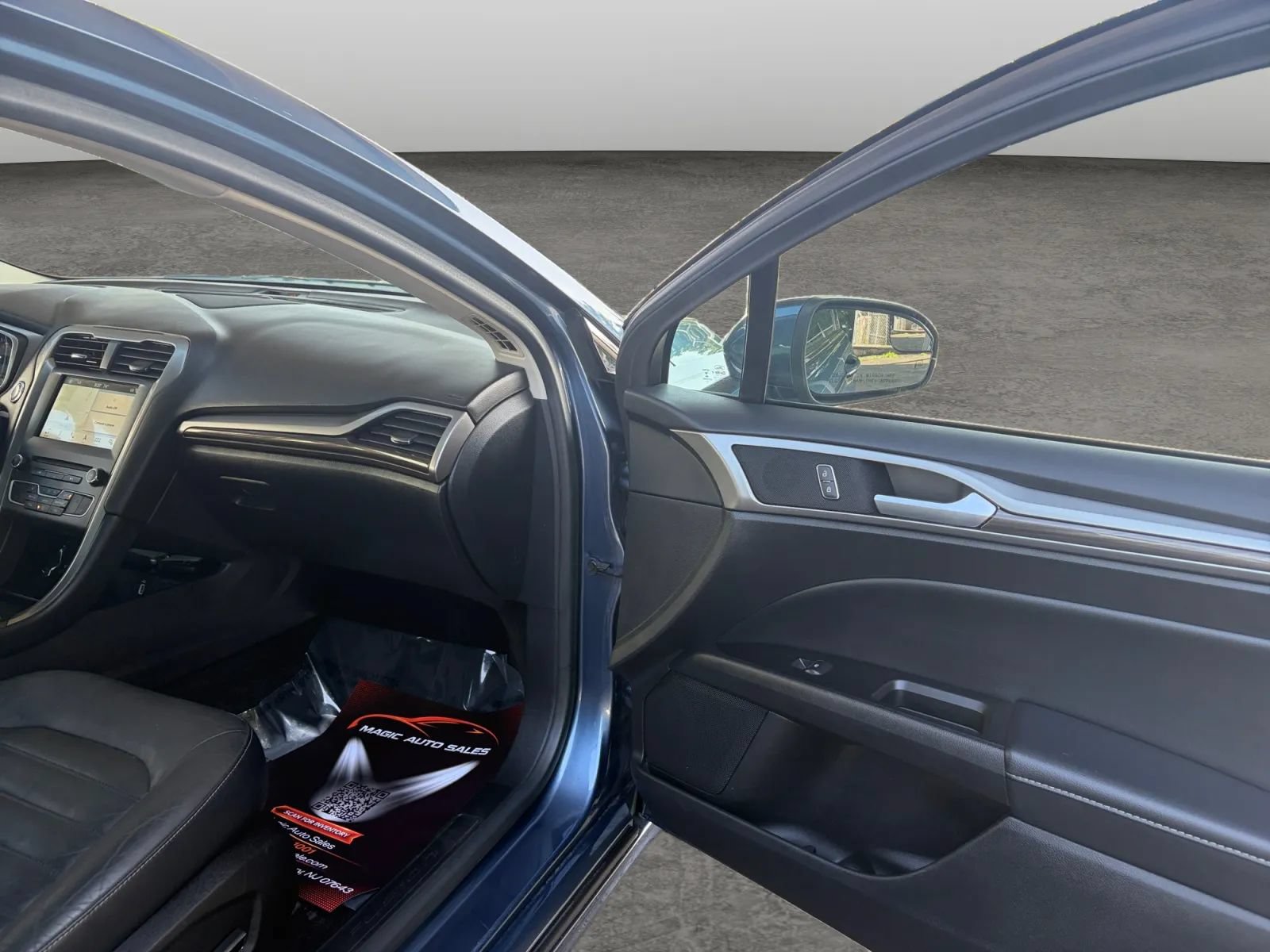 Used 2018 Ford Fusion Energi SE FWD image 19