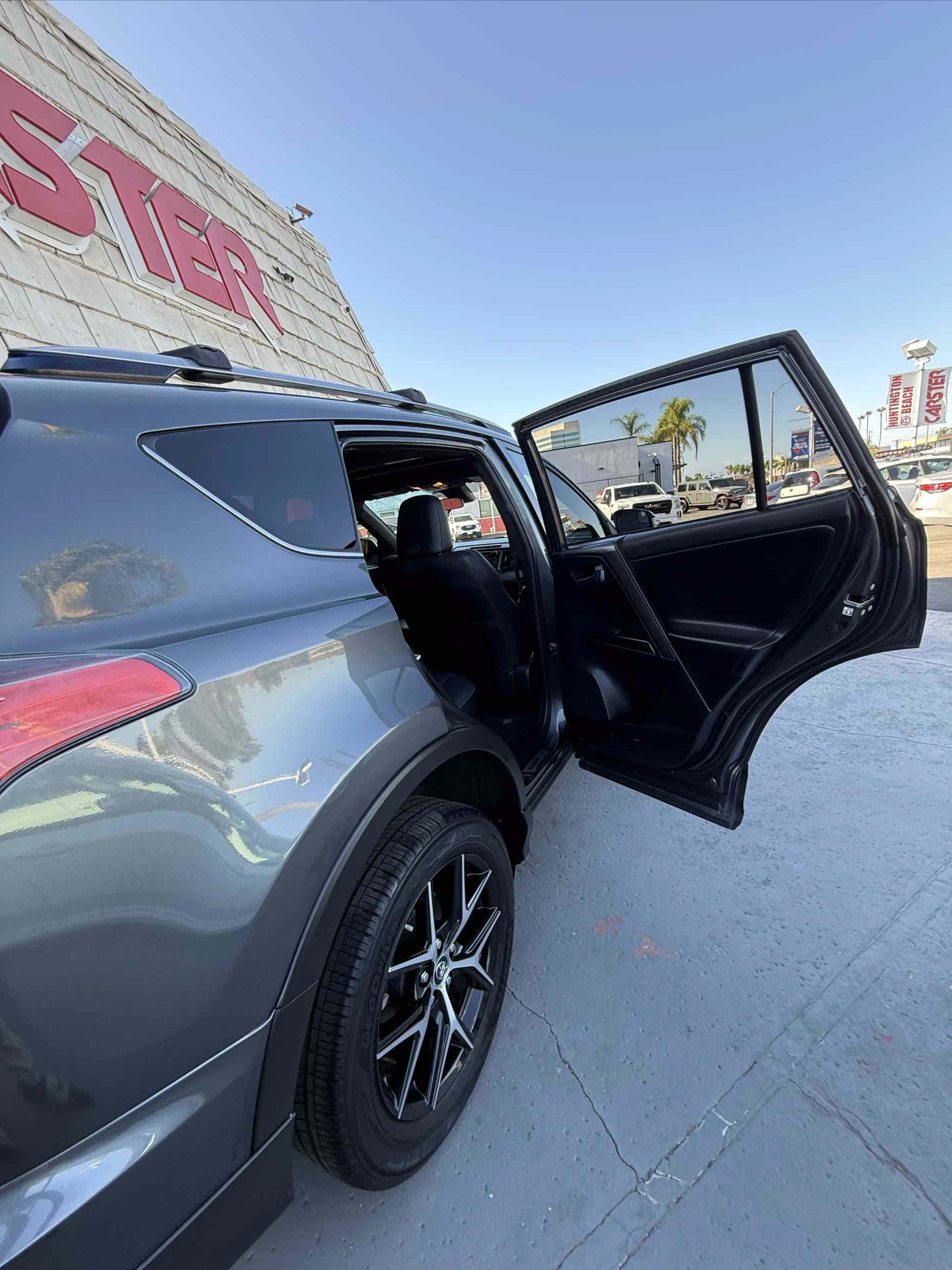 Used 2018 Toyota RAV4 SE w/ All Weather Liner Package FWD image 66