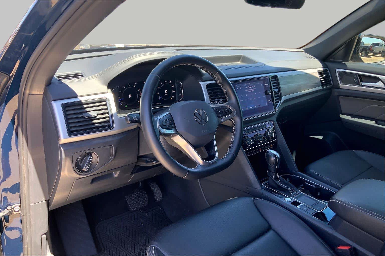 Used 2023 Volkswagen Atlas Cross Sport SE w/ Panoramic Sunroof Package FWD image 18