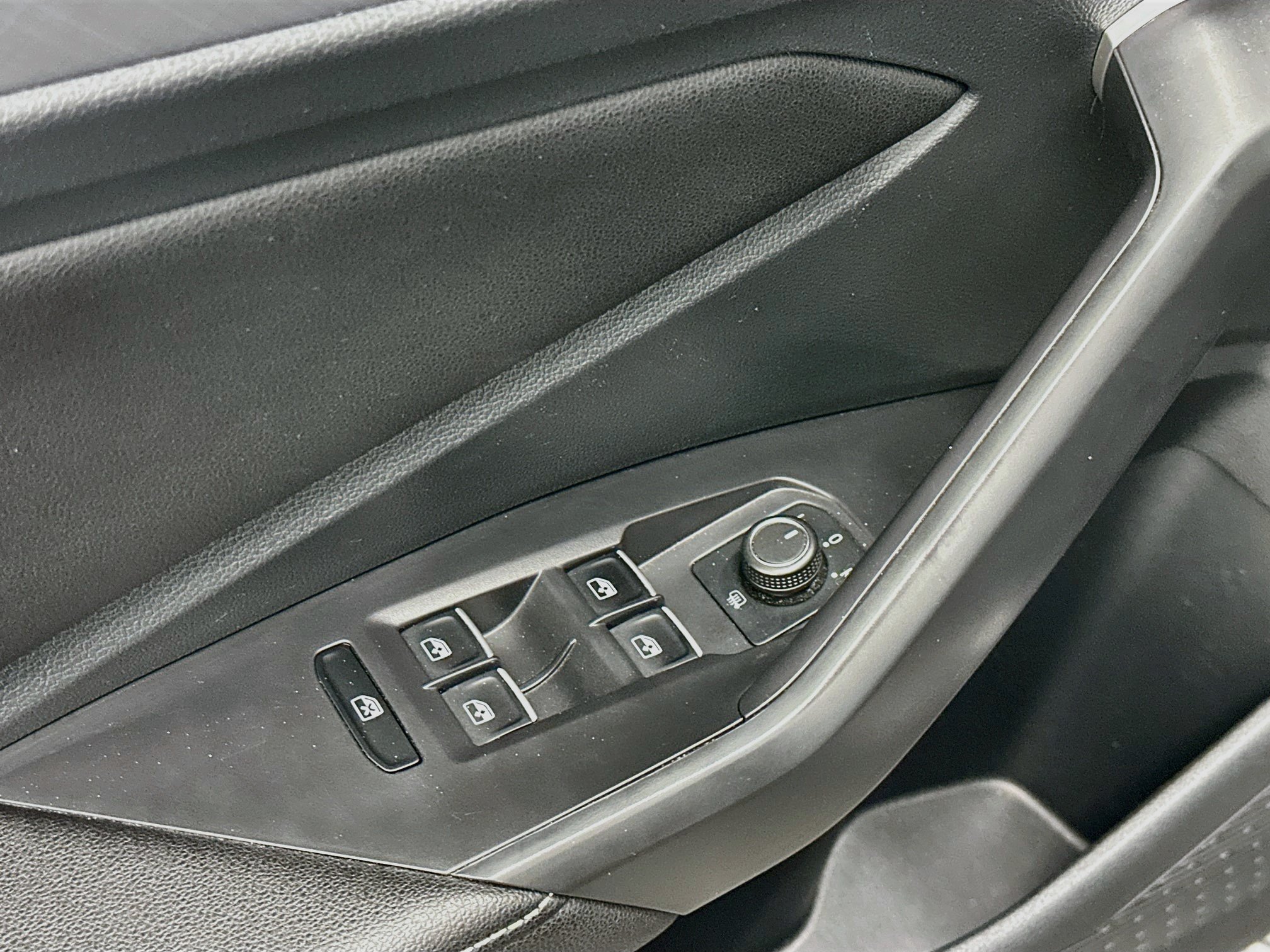 Used 2024 Volkswagen Jetta SE FWD image 15