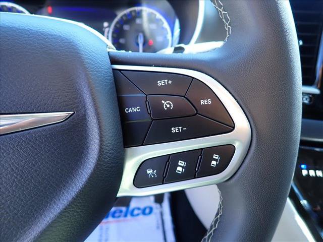 Used 2024 Chrysler Pacifica Touring-L FWD image 20