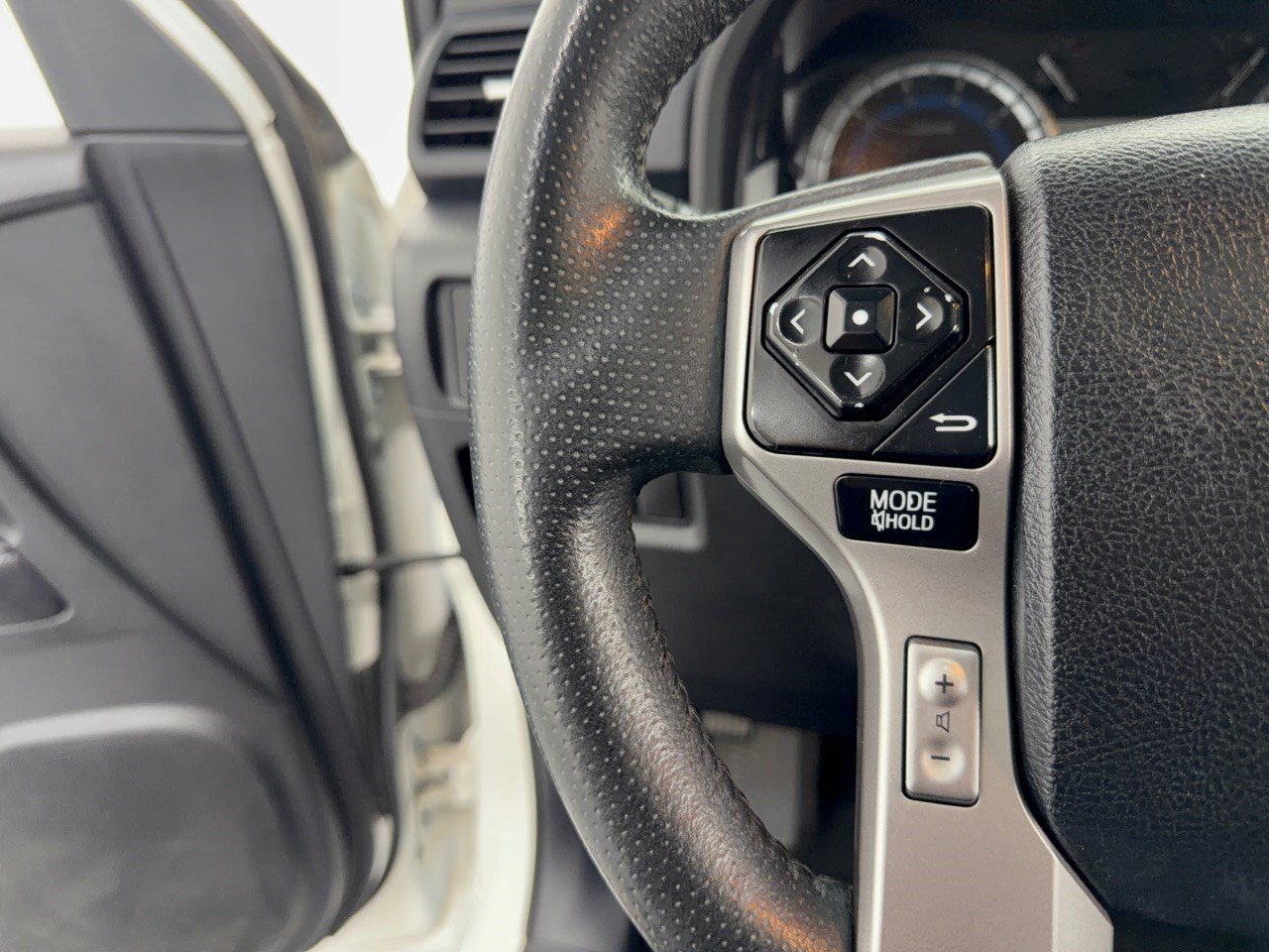 Used 2018 Toyota 4Runner Limited AWD/4WD image 18