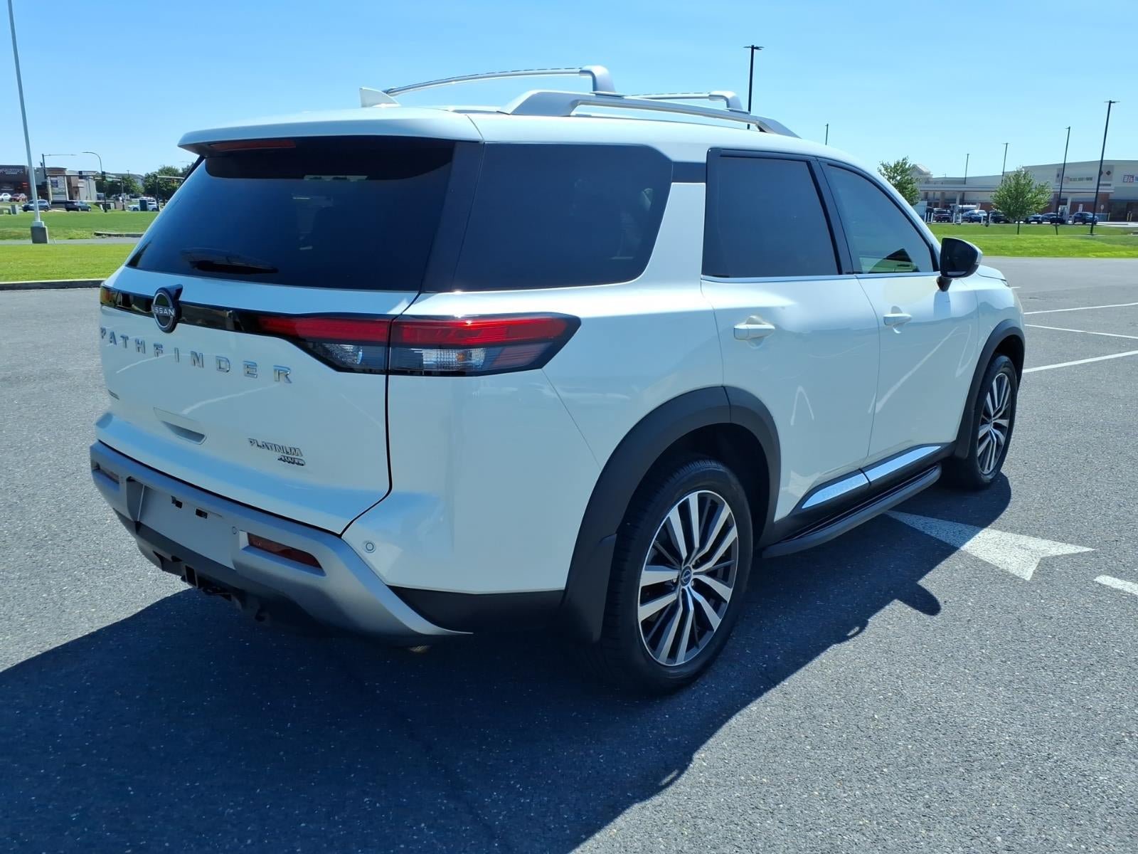 Used 2022 Nissan Pathfinder Platinum w/ Cargo Package AWD/4WD image 4