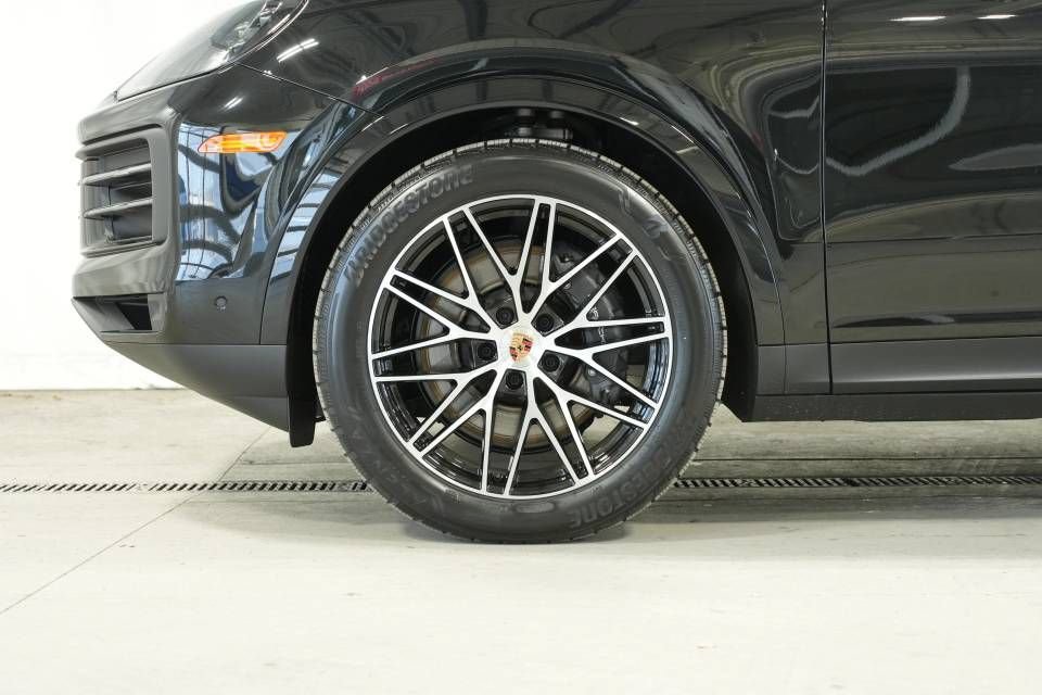 Certified 2026 Porsche Cayenne AWD/4WD image 42