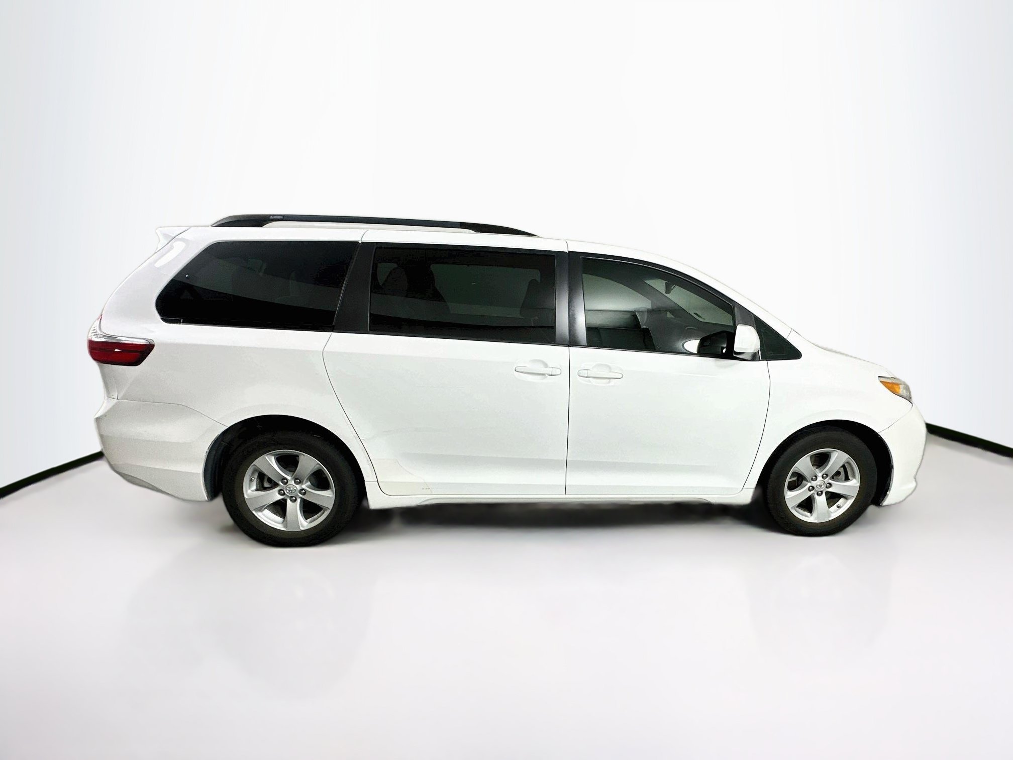 Used 2017 Toyota Sienna LE FWD image 10