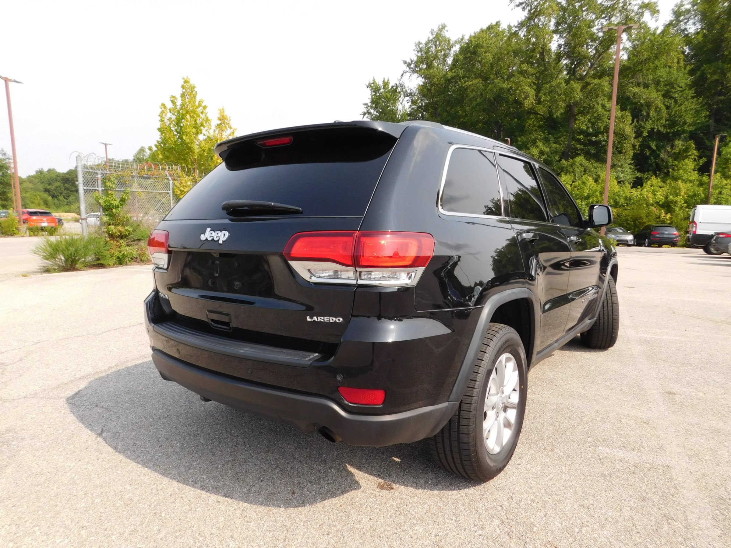 Used 2021 Jeep Grand Cherokee Laredo AWD/4WD image 6