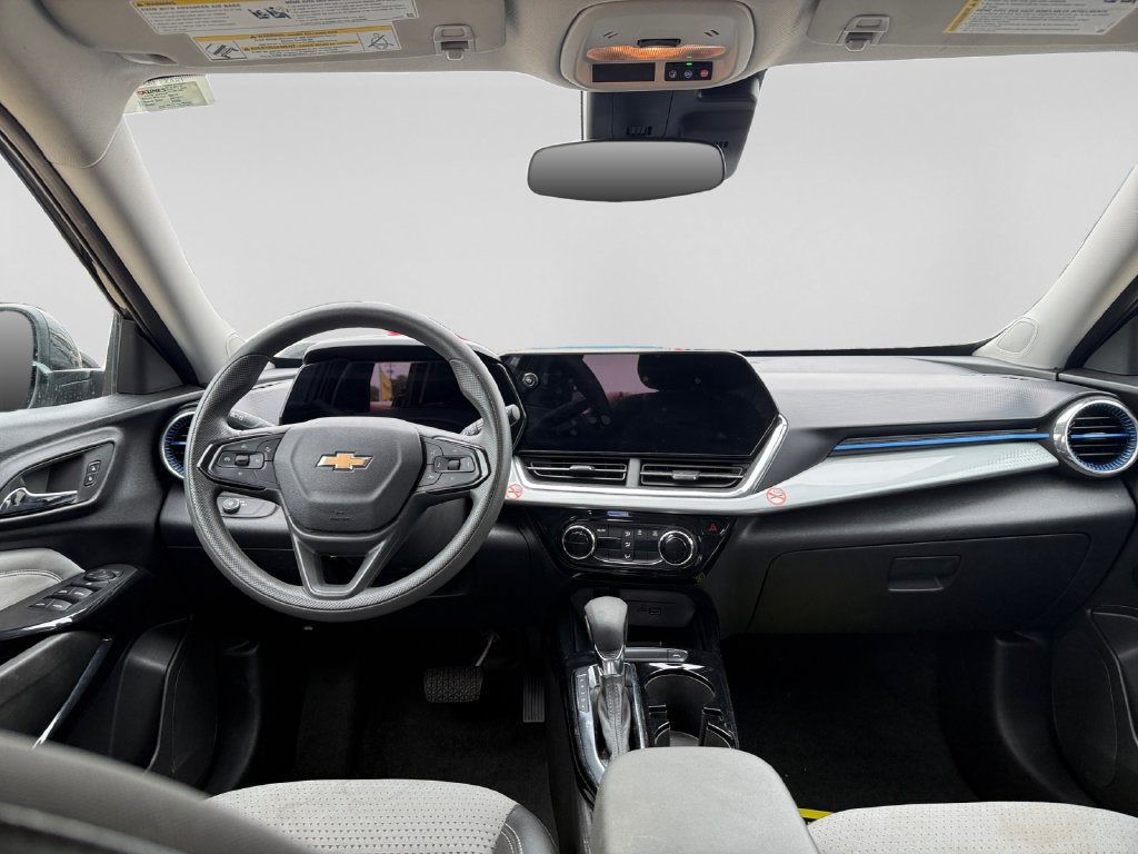 Used 2025 Chevrolet Trax LT FWD image 19
