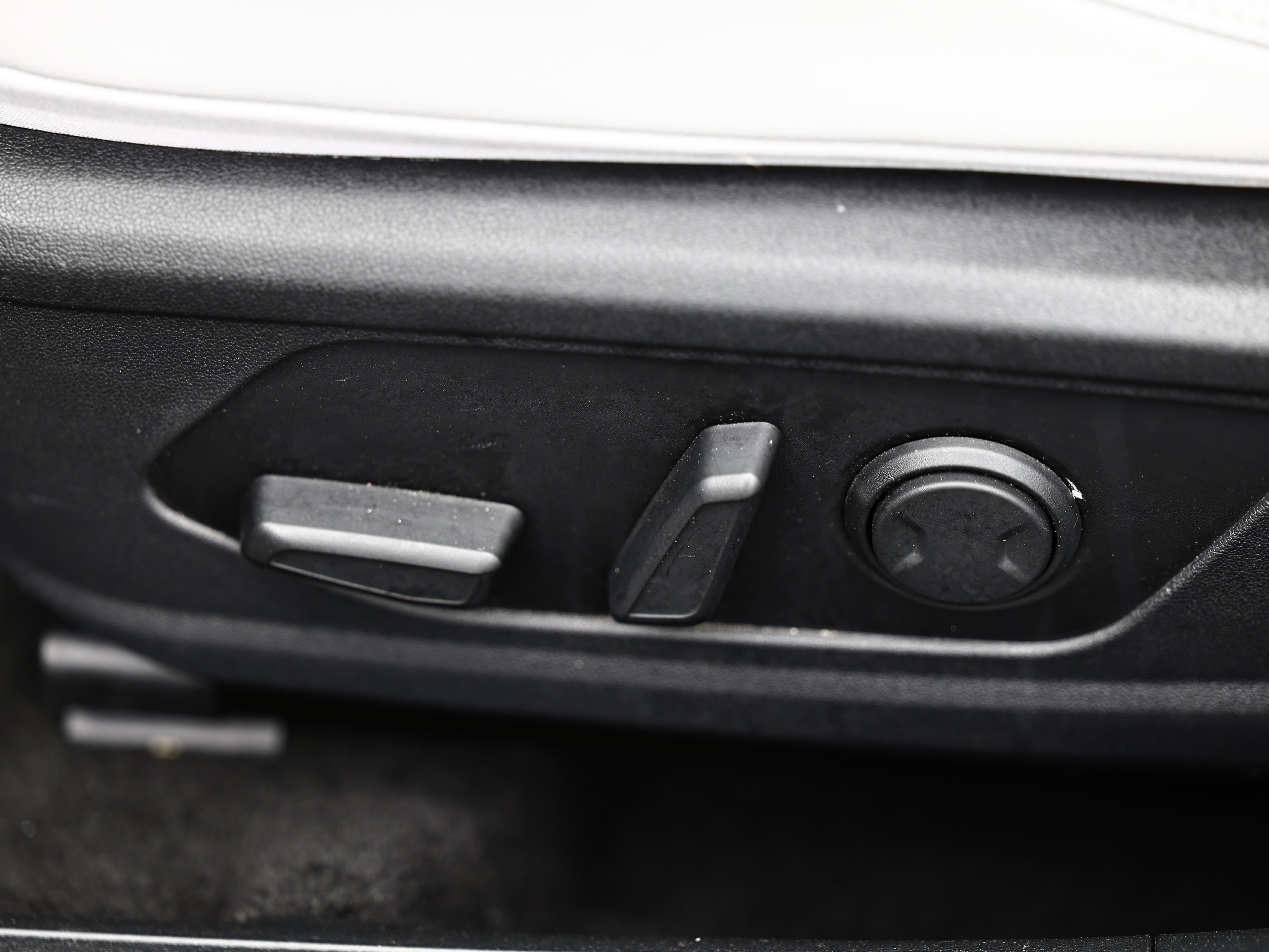 Used 2023 Hyundai Elantra Limited FWD image 24