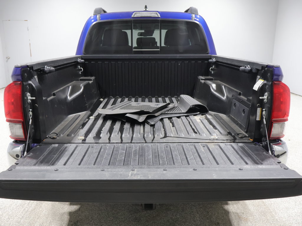 Certified 2023 Toyota Tacoma SR5 AWD/4WD image 5