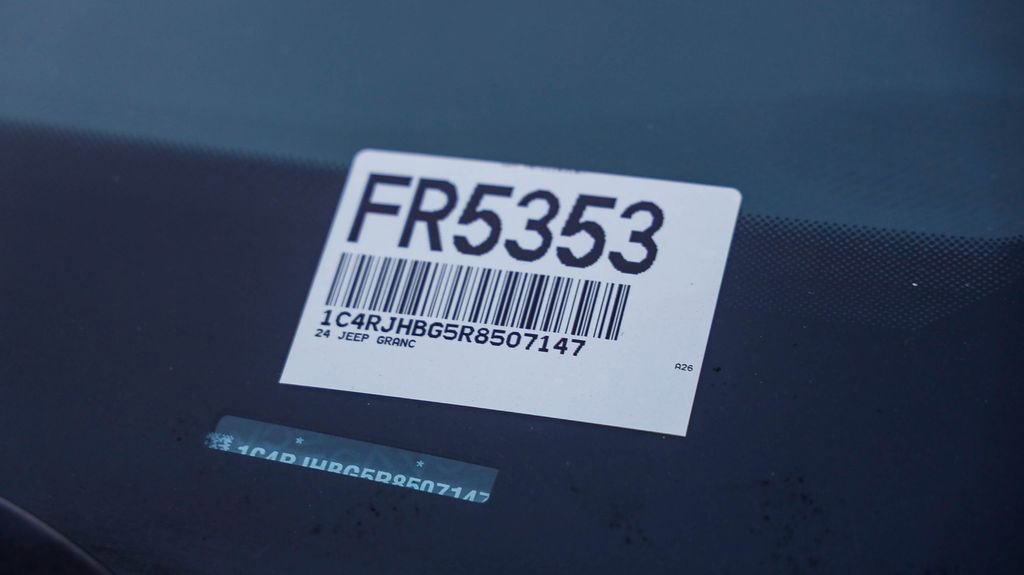Certified 2024 Jeep Grand Cherokee Limited image 32