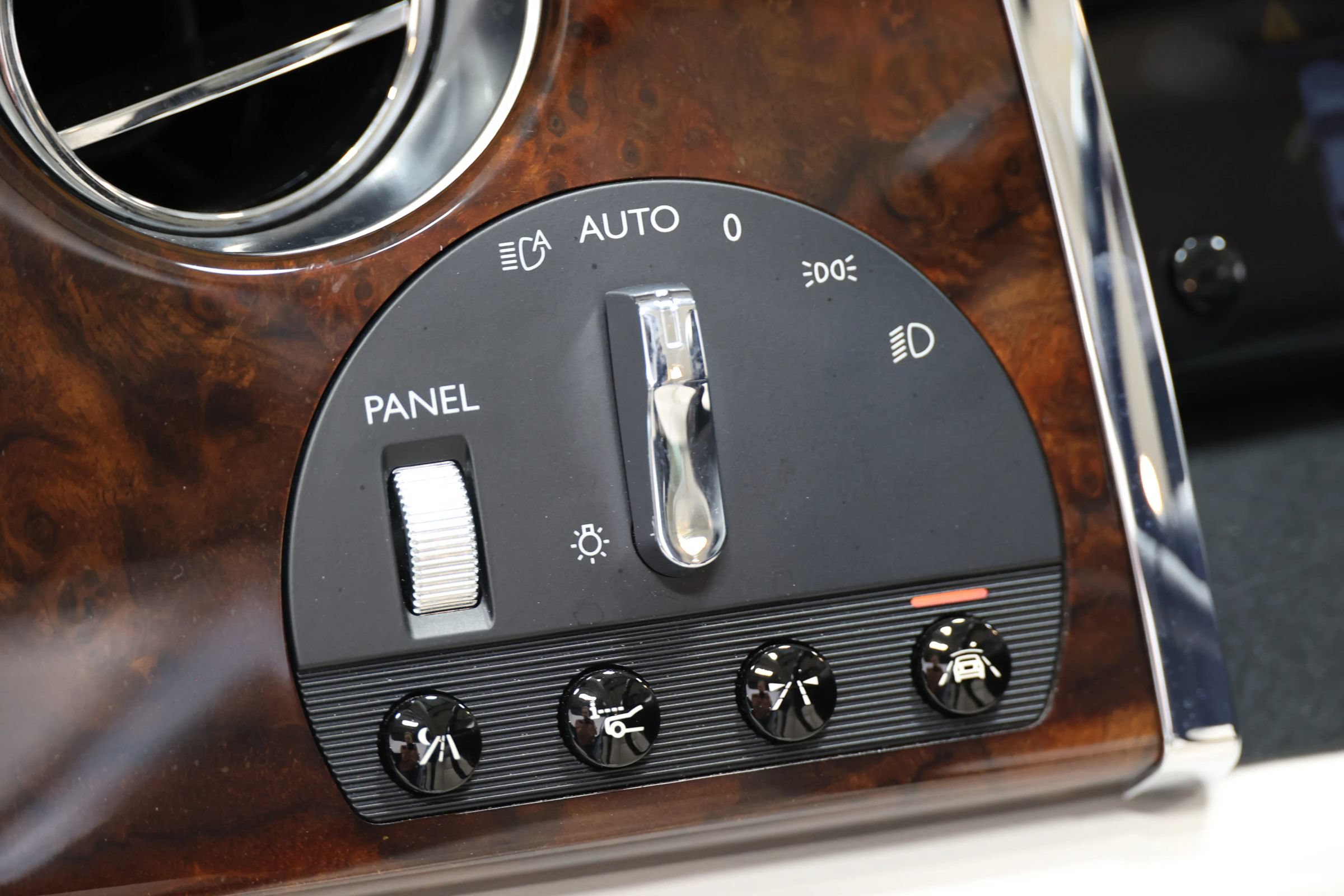 Used 2017 Rolls-Royce Ghost RWD image 26