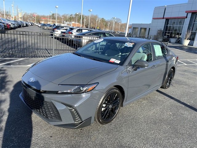 Used 2025 Toyota Camry SE