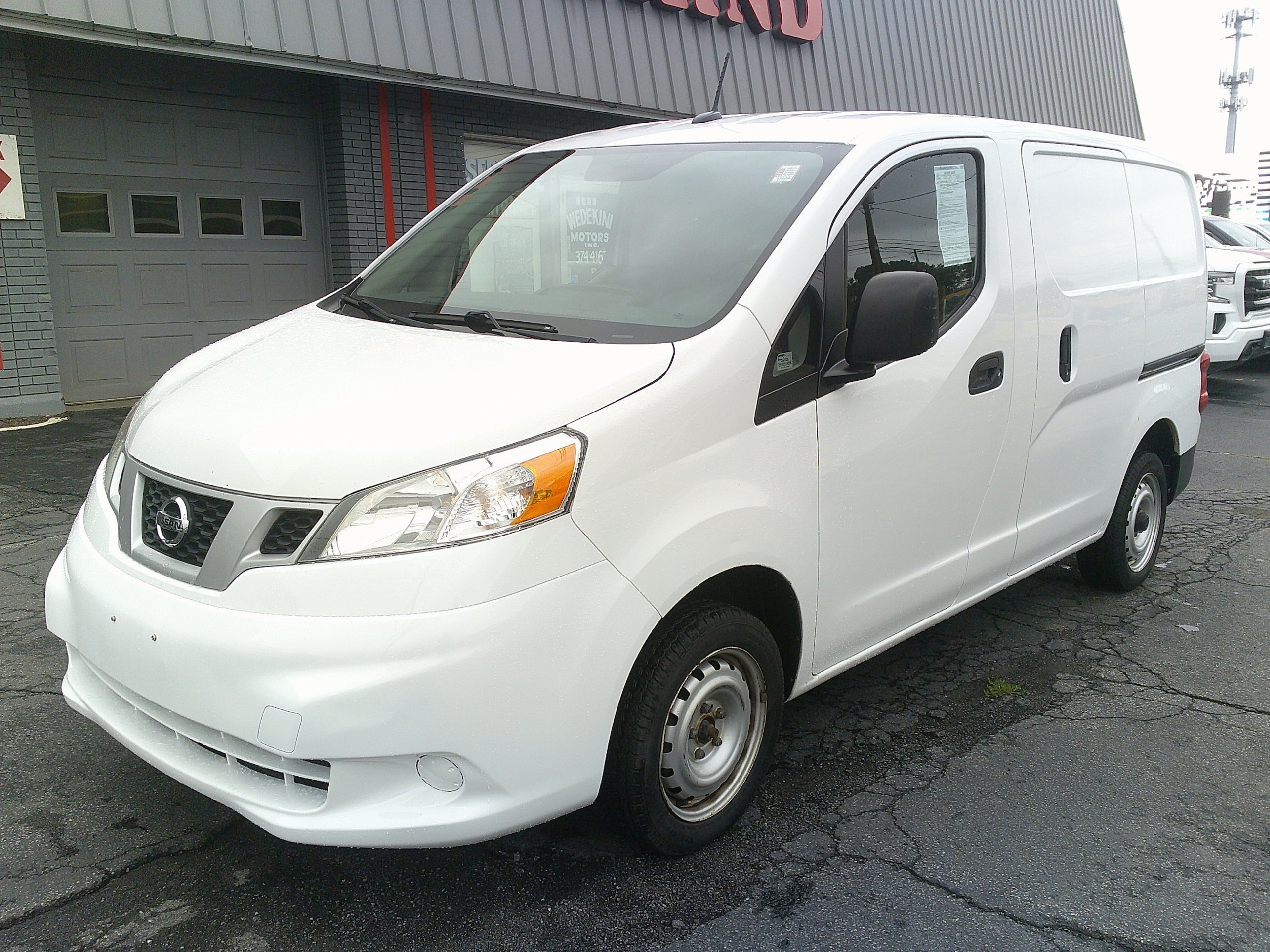 Used 2020 Nissan NV200 S w/ Sliding Glass Door Package FWD image 2