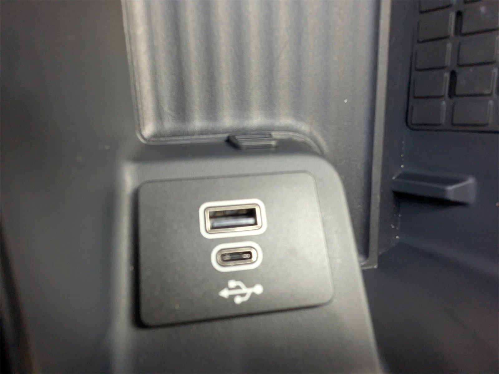 New 2025 Ford Expedition Active image 26