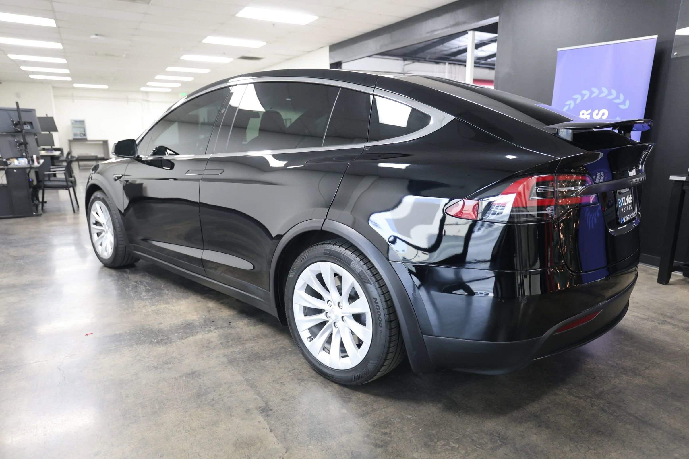 Used 2018 Tesla Model X 75D image 10