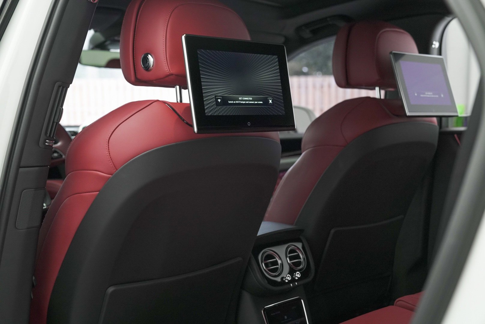 Used 2022 Bentley Bentayga image 24