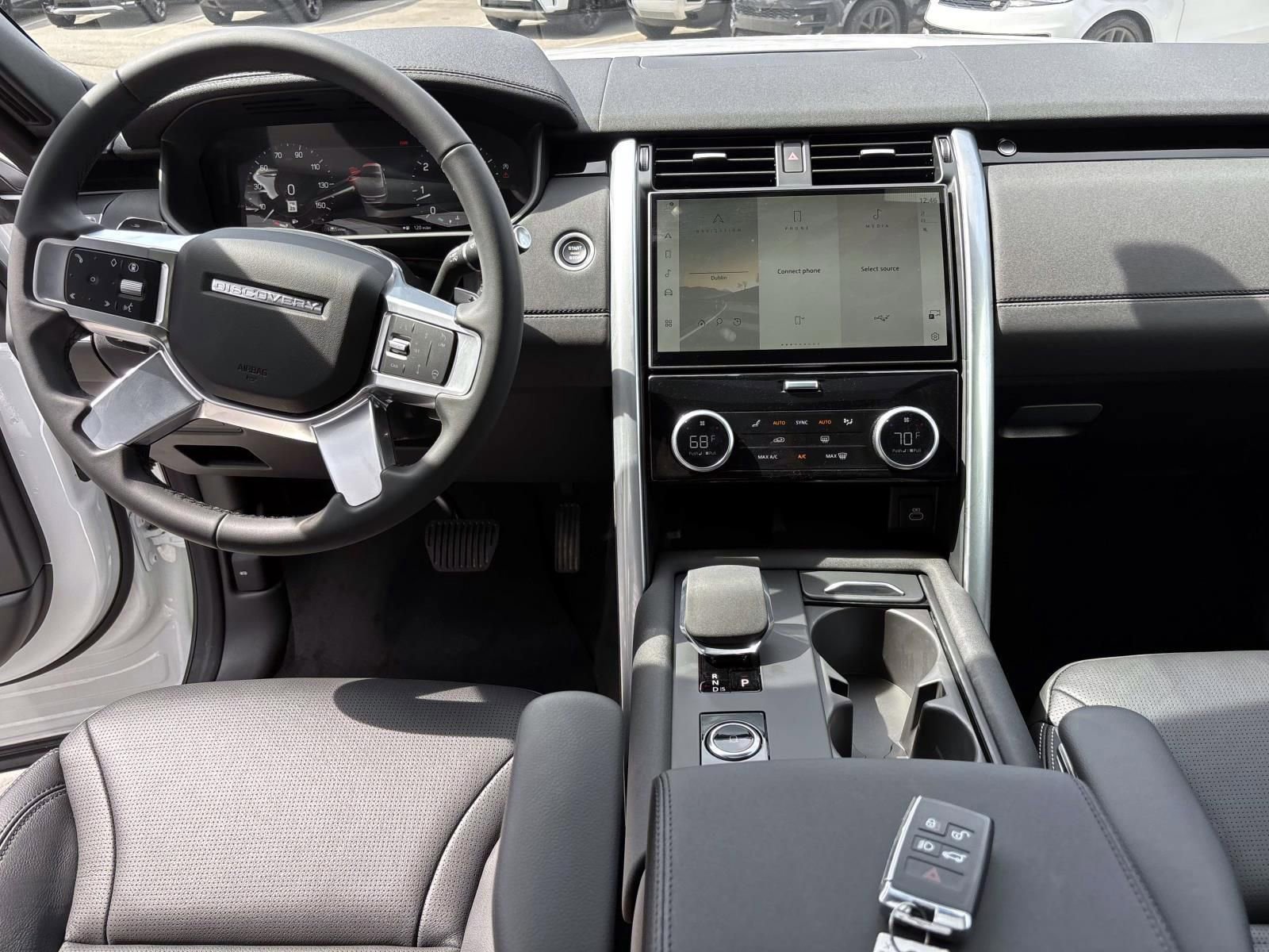 Used 2025 Land Rover Discovery S AWD/4WD image 25