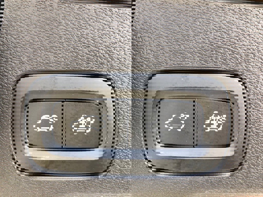 Used 2023 Volvo XC60 T8 Plus image 37