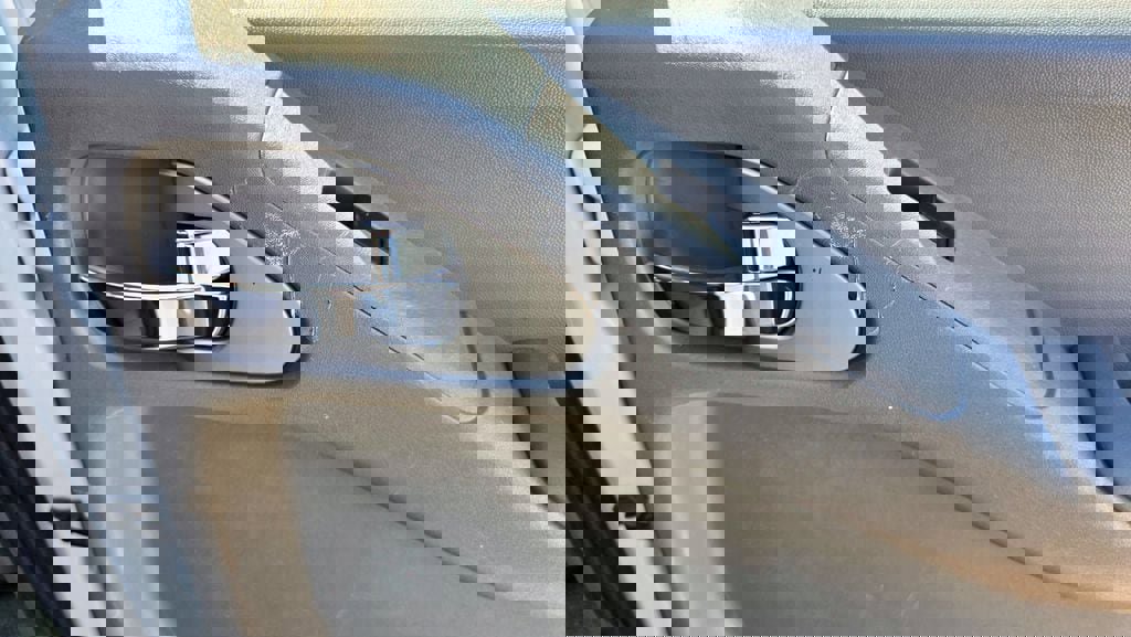 Used 2016 Nissan Frontier SV w/ SV Value Truck Package image 16