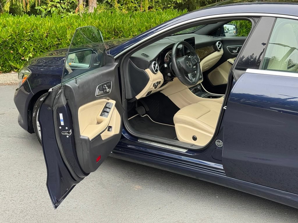 Used 2018 Mercedes-Benz CLA 250 4MATIC image 7