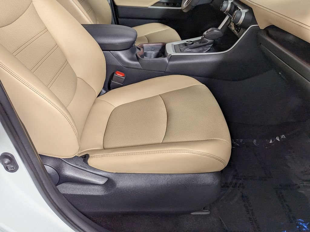 Used 2020 Toyota RAV4 Limited AWD/4WD image 30