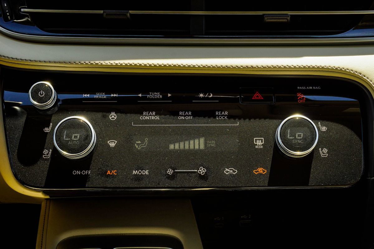 Used 2023 INFINITI QX60 Luxe w/ Performance Audio Package image 23