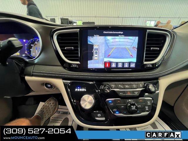 Used 2024 Chrysler Pacifica Touring-L image 21