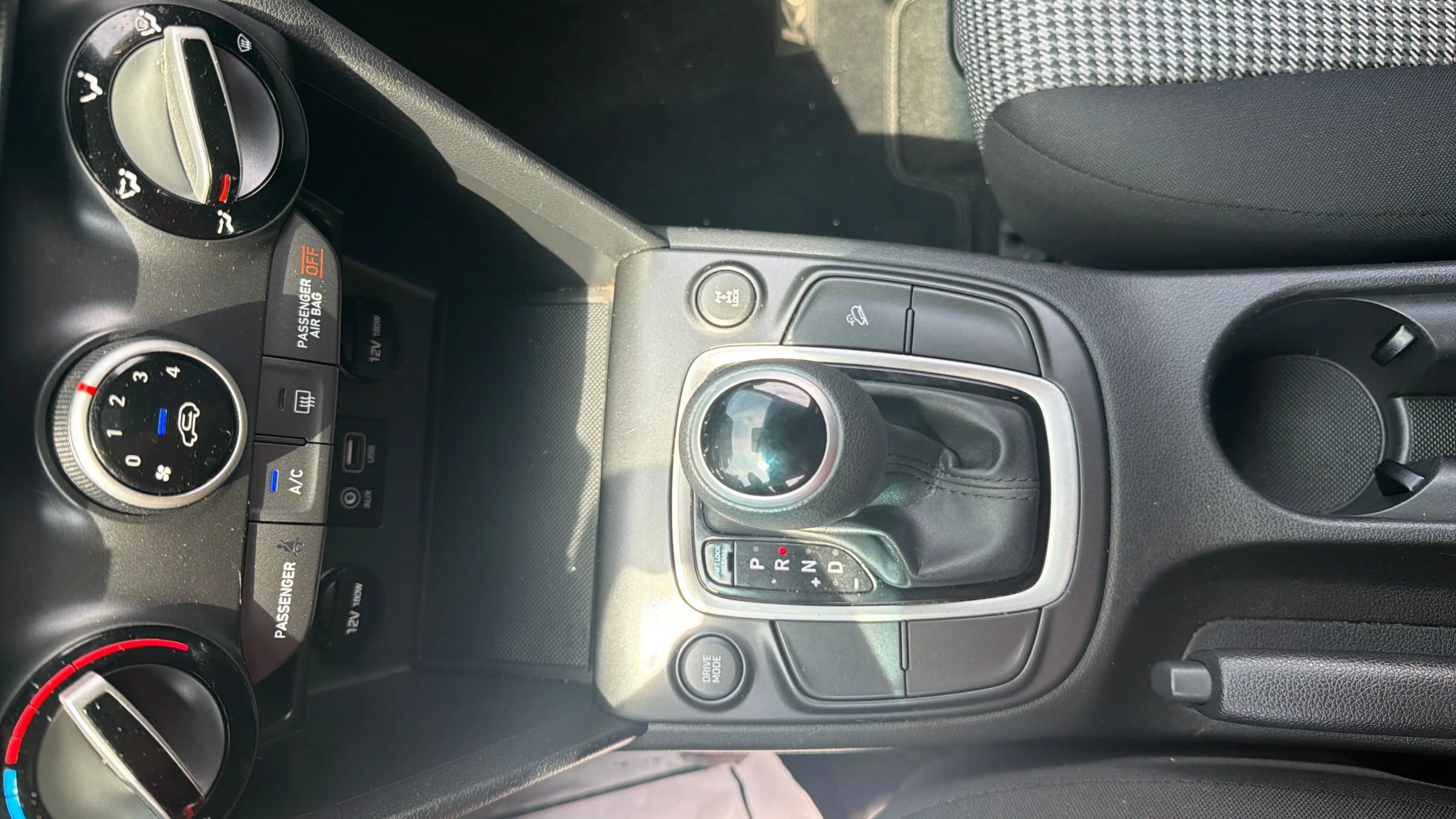 Used 2018 Hyundai Kona SE AWD/4WD image 29
