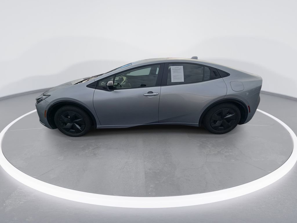 Used 2024 Toyota Prius LE image 5