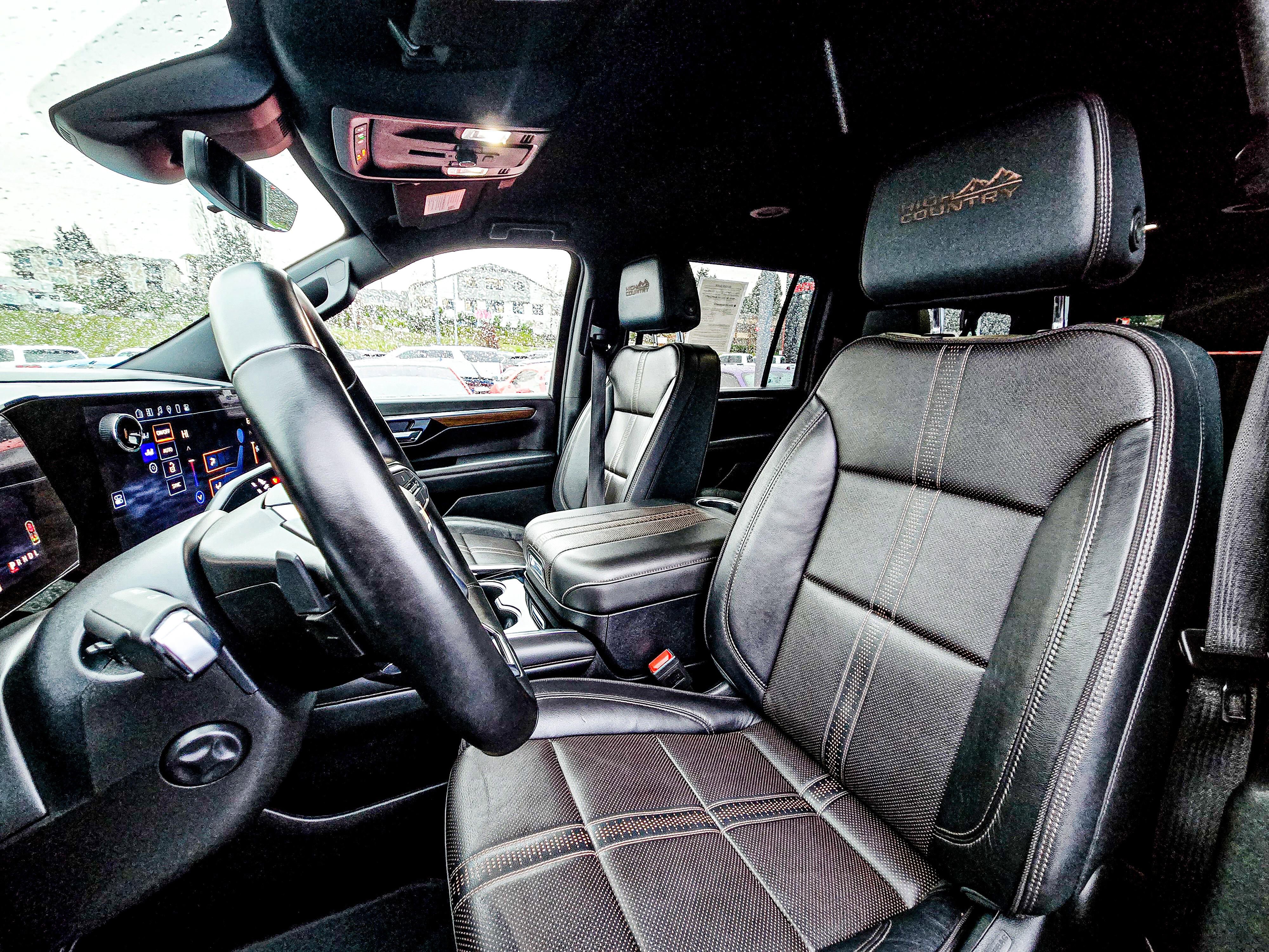 Used 2025 Chevrolet Suburban High Country image 10