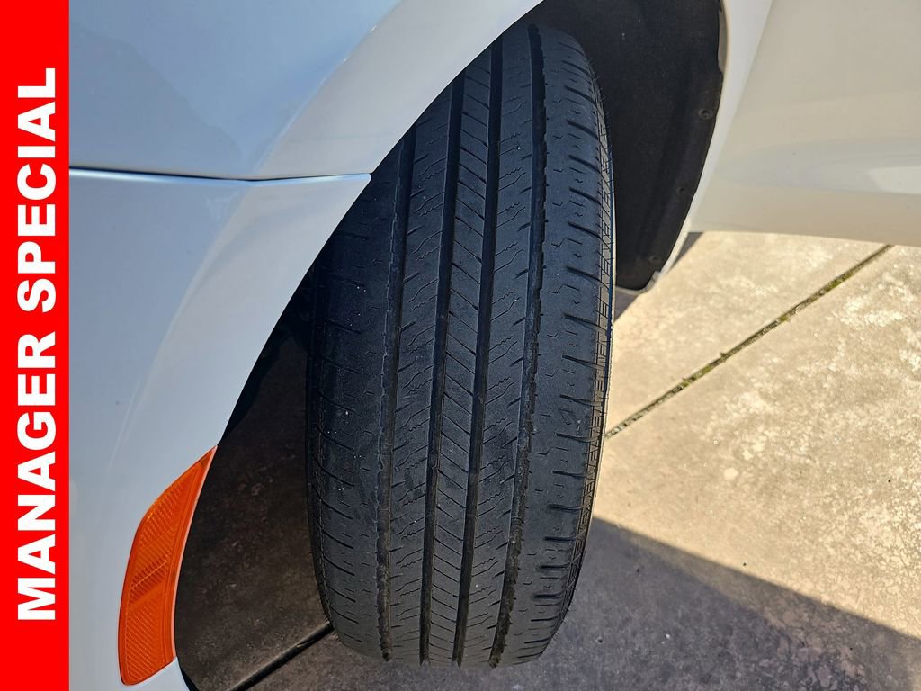 Used 2024 Chrysler Pacifica Touring-L image 35