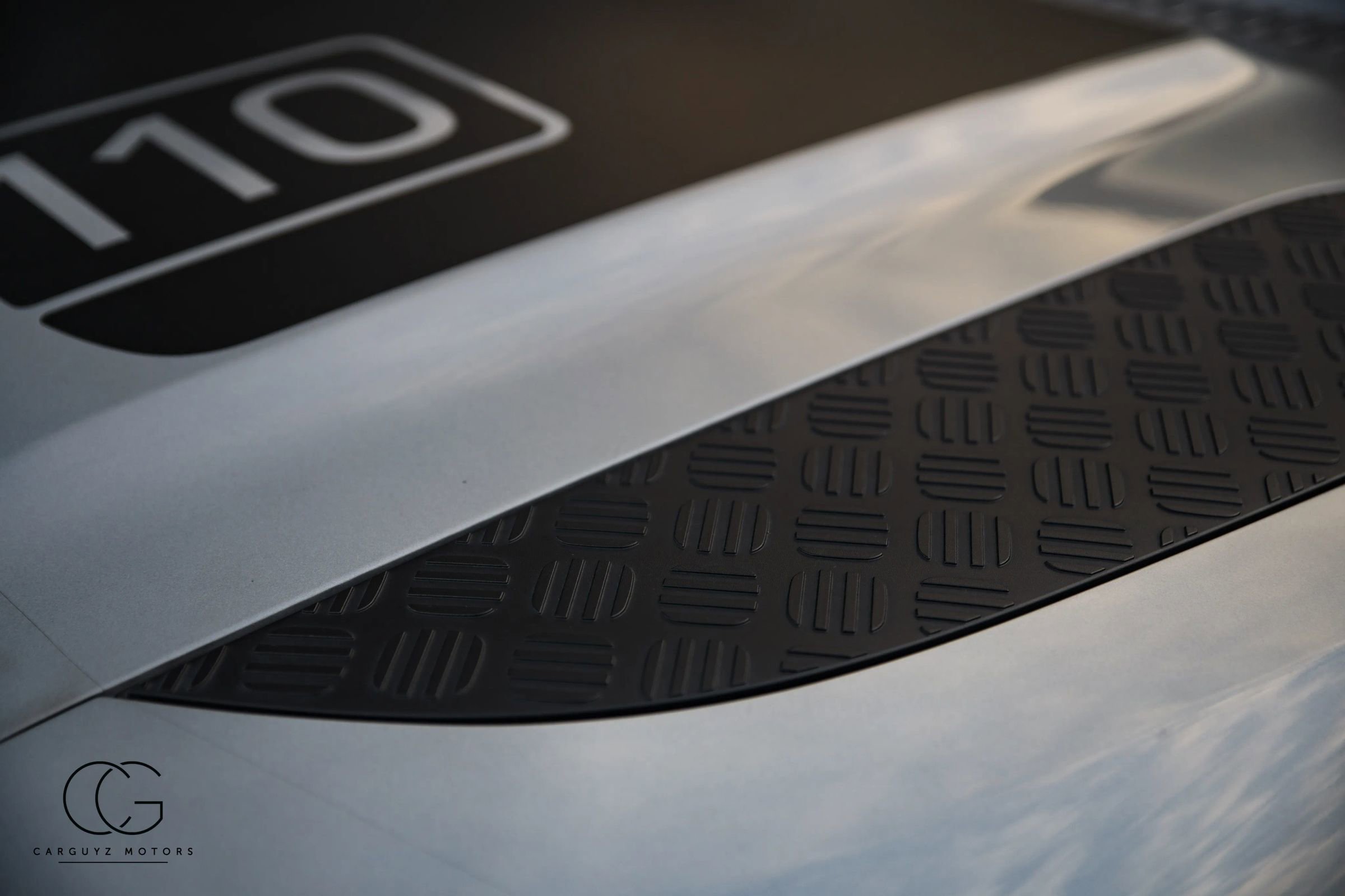 Used 2022 Land Rover Defender 110 SE image 36