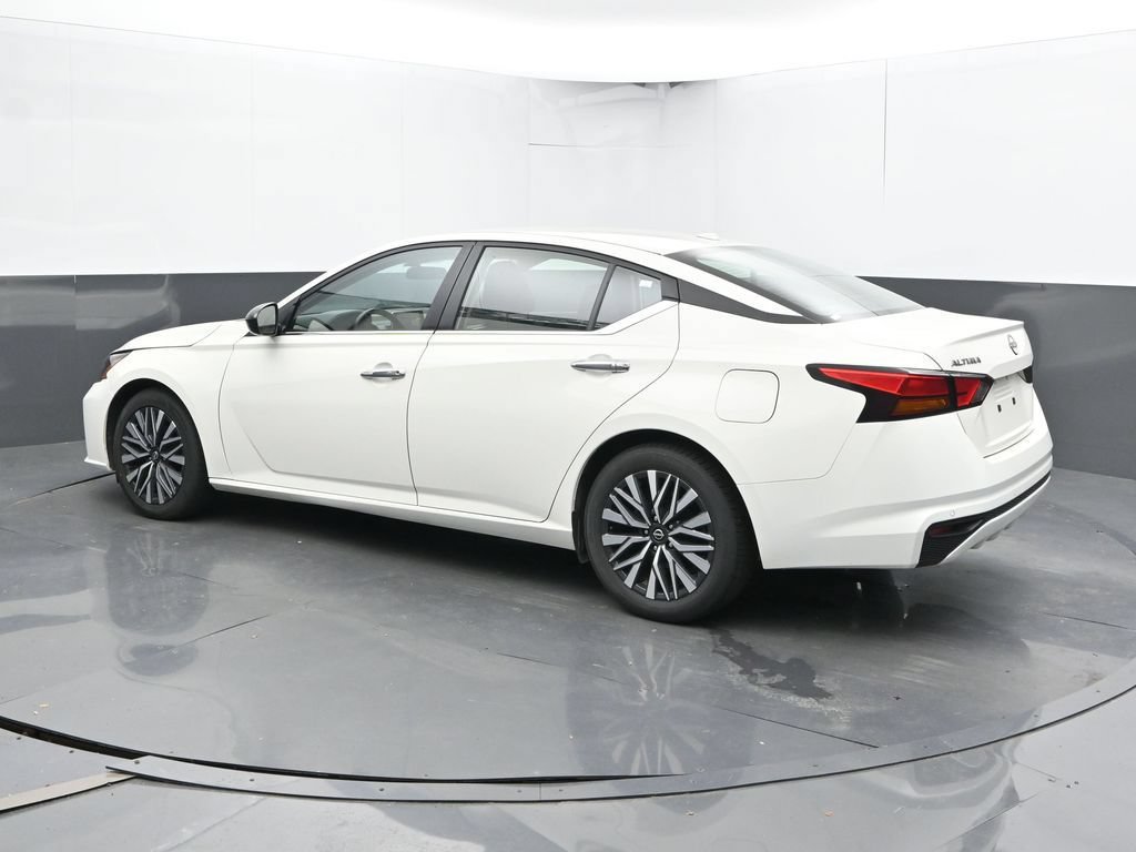 Used 2025 Nissan Altima 2.5 SV FWD image 10