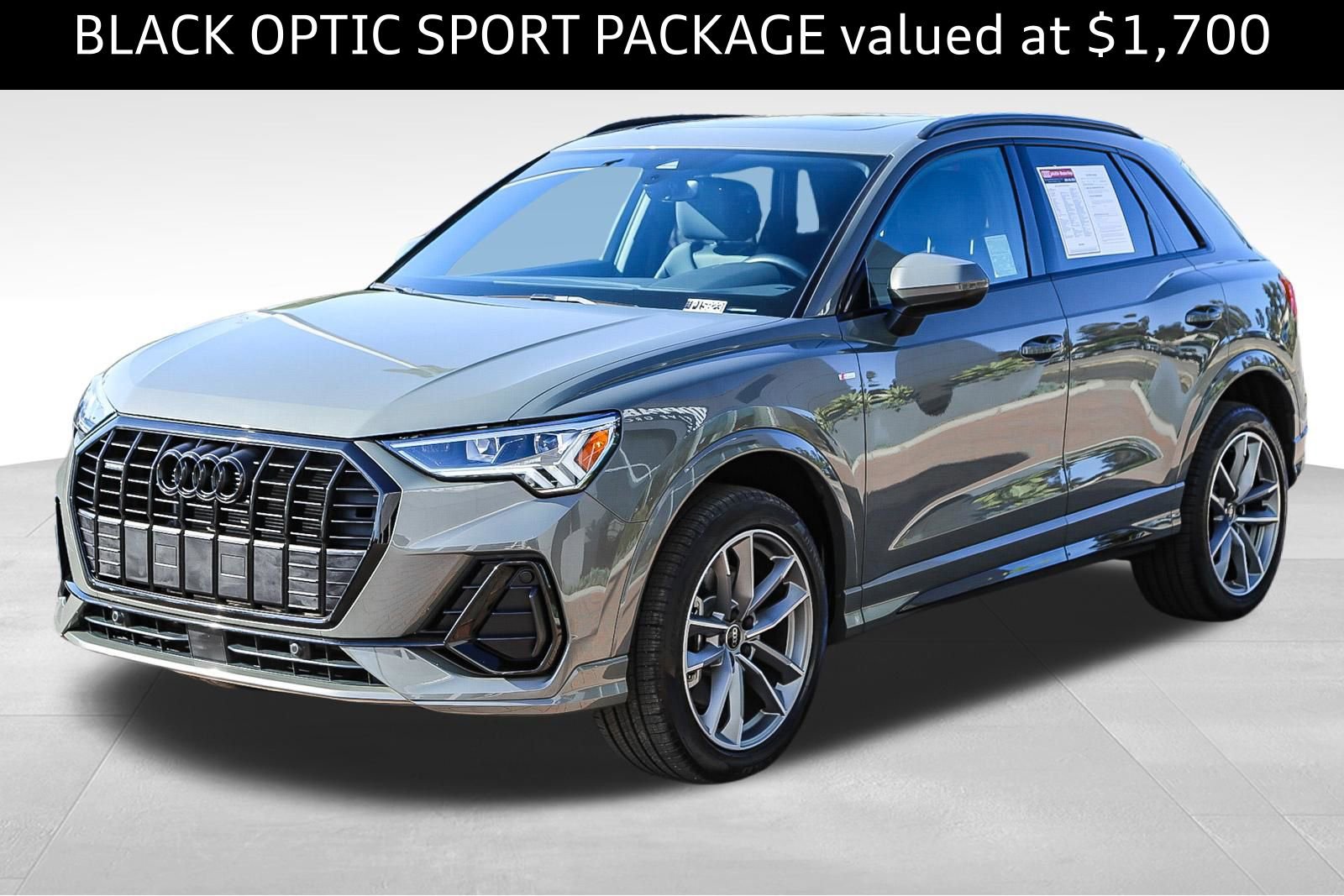 Used 2023 Audi Q3 2.0T Premium w/ Black Optic Sport Package image 3