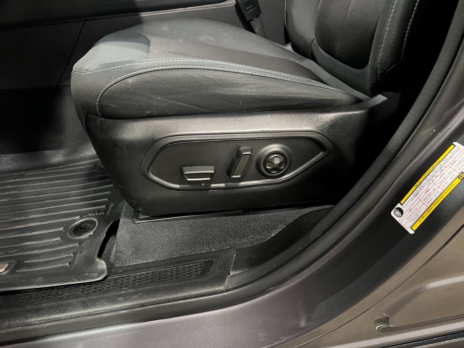 Used 2023 Jeep Grand Cherokee Laredo image 24