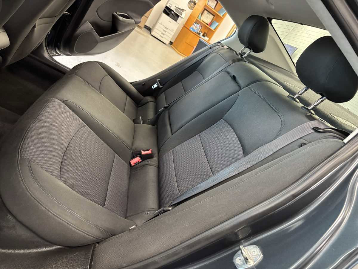 Used 2018 Chevrolet Cruze LT w/ Convenience Package image 24