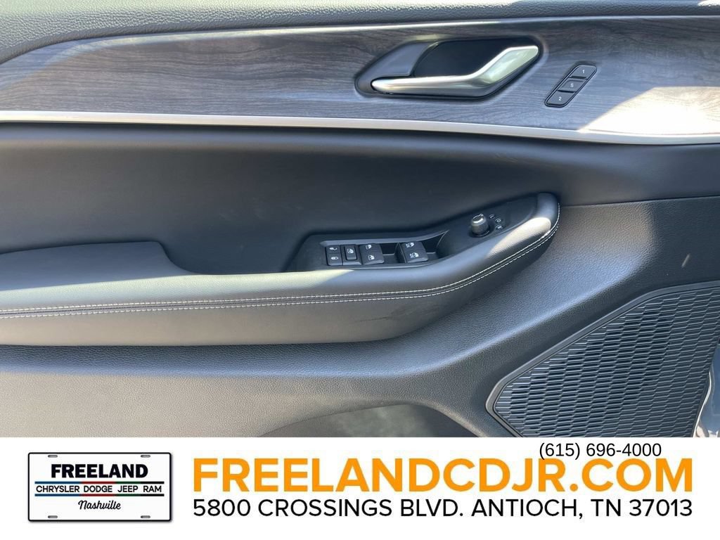 New 2026 Jeep Grand Cherokee Limited w/ Limited Altitude Package AWD/4WD image 23