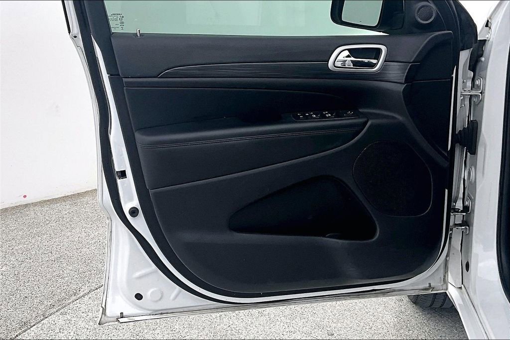 Used 2019 Jeep Grand Cherokee Altitude image 21