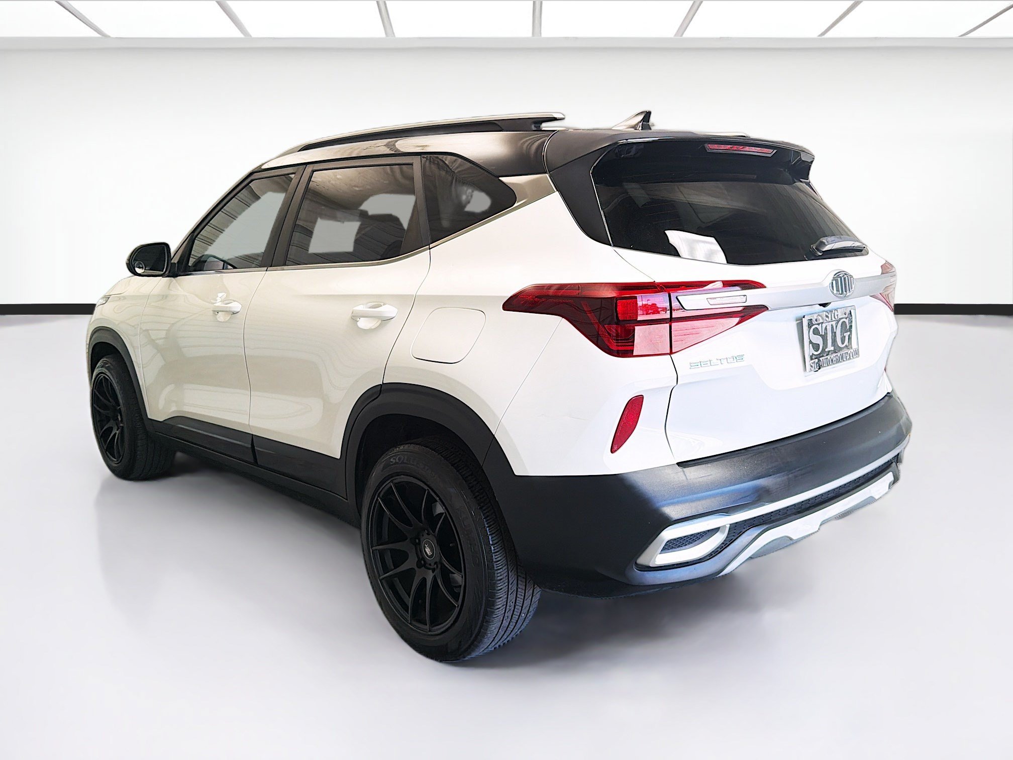 Used 2021 Kia Seltos S FWD image 6