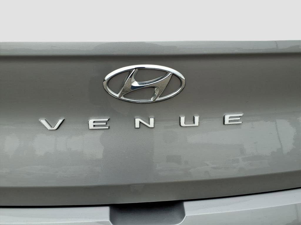 Used 2025 Hyundai Venue SE FWD image 5