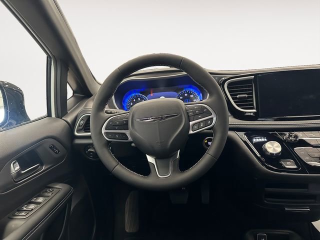 New 2026 Chrysler Pacifica Select image 12