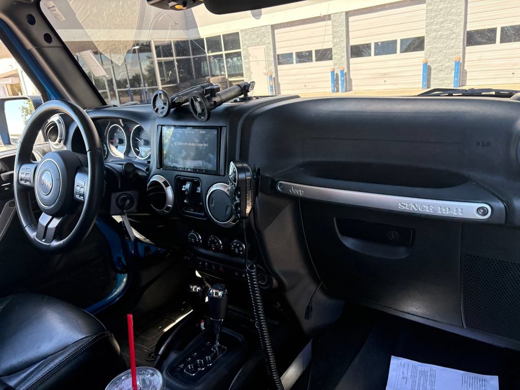 Used 2016 Jeep Wrangler Unlimited Rubicon w/ Connectivity Group AWD/4WD image 29