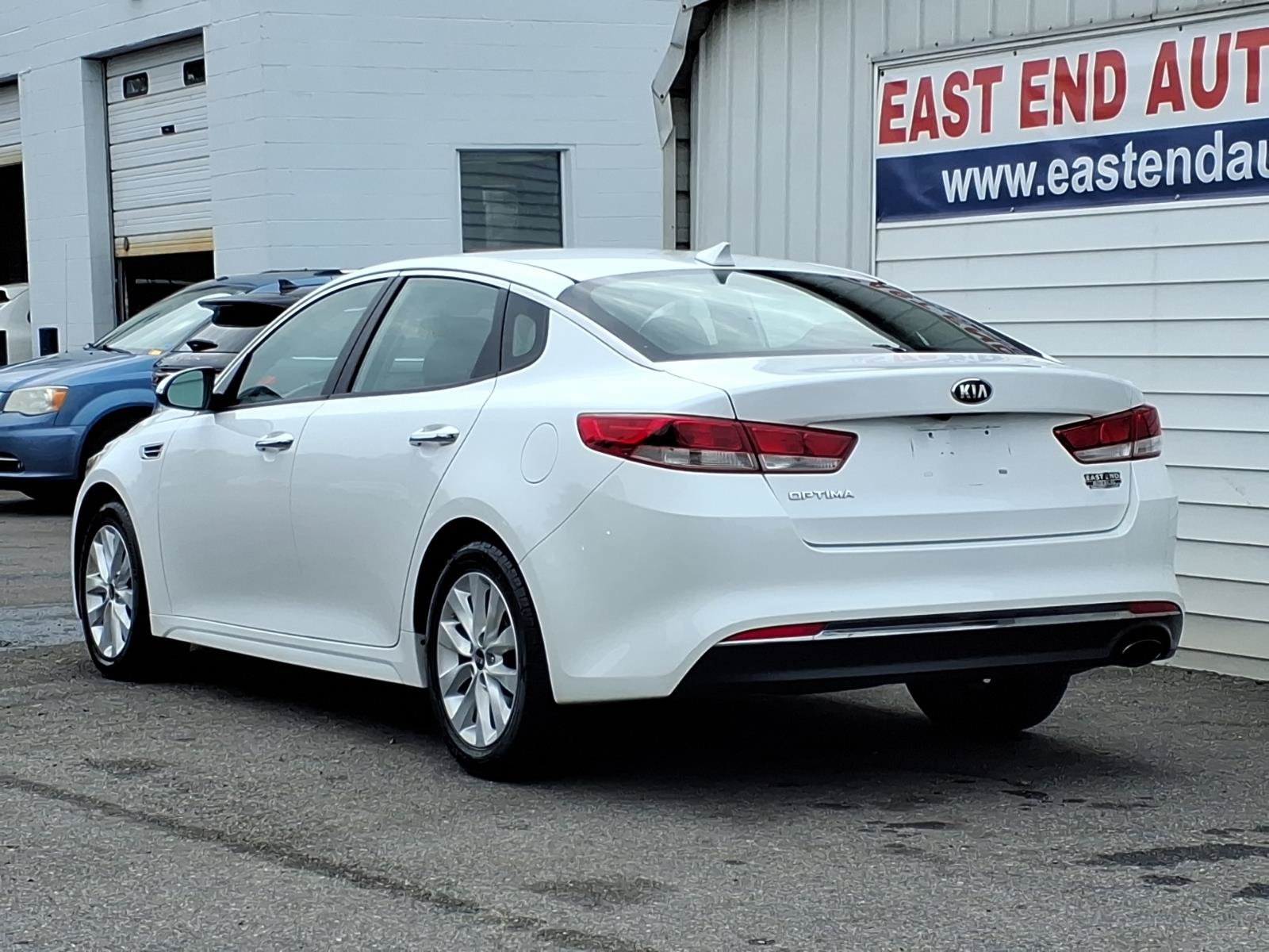 Used 2017 Kia Optima LX FWD image 3