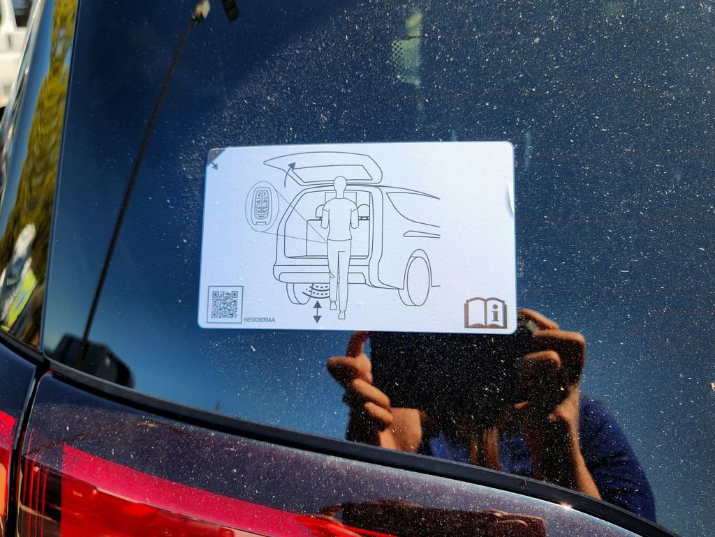 New 2026 Chrysler Pacifica Limited w/ Uconnect Theater Family Group image 36