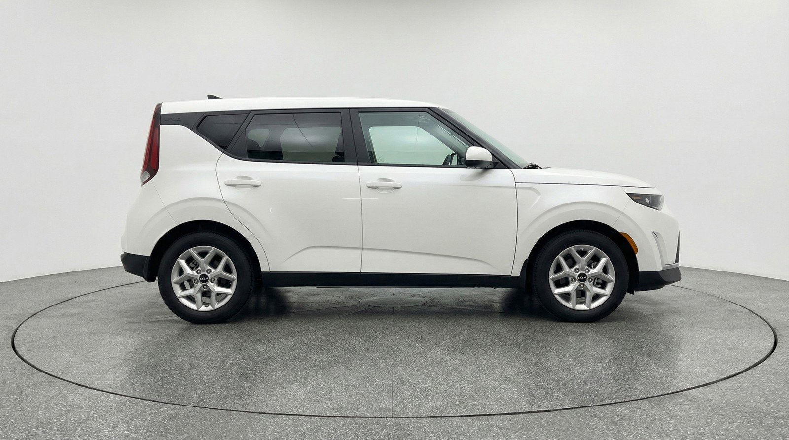 Used 2025 Kia Soul LX w/ LX Technology Package FWD image 11