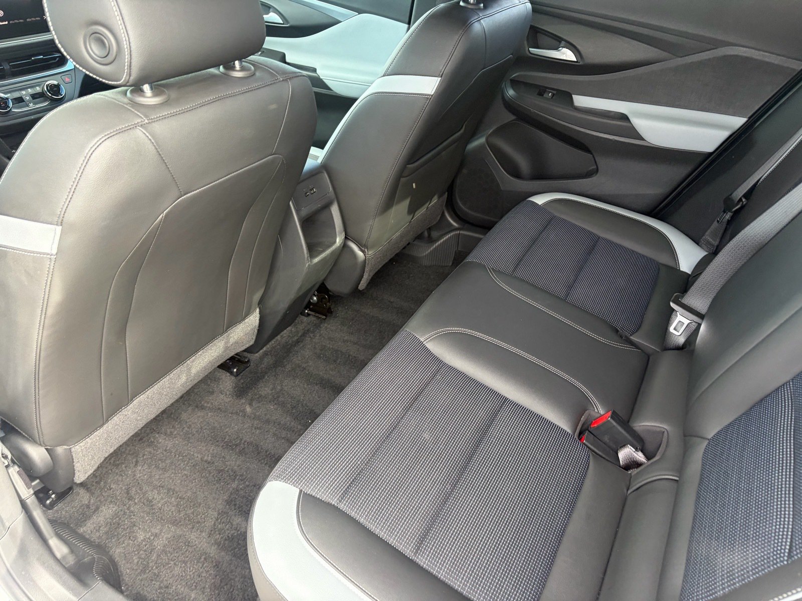 Used 2024 Buick Envista Sport Touring w/ Convenience II Package FWD image 29