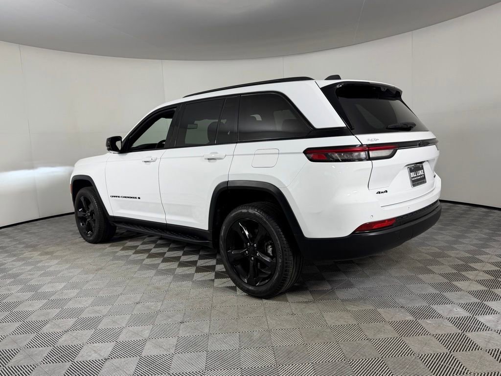 Used 2024 Jeep Grand Cherokee Limited w/ Luxury Tech Group II image 8