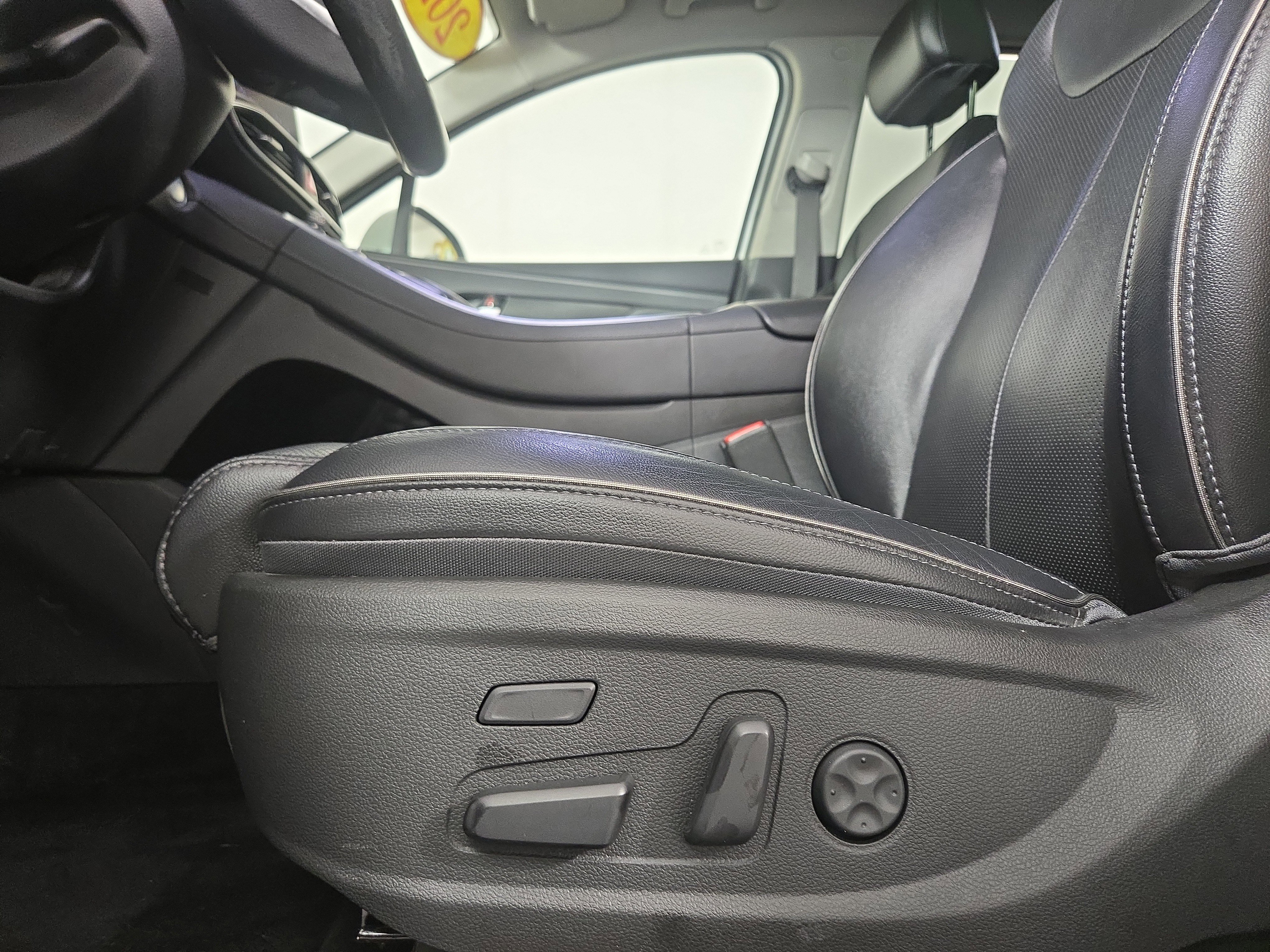 Used 2022 Hyundai Santa Fe Limited image 31