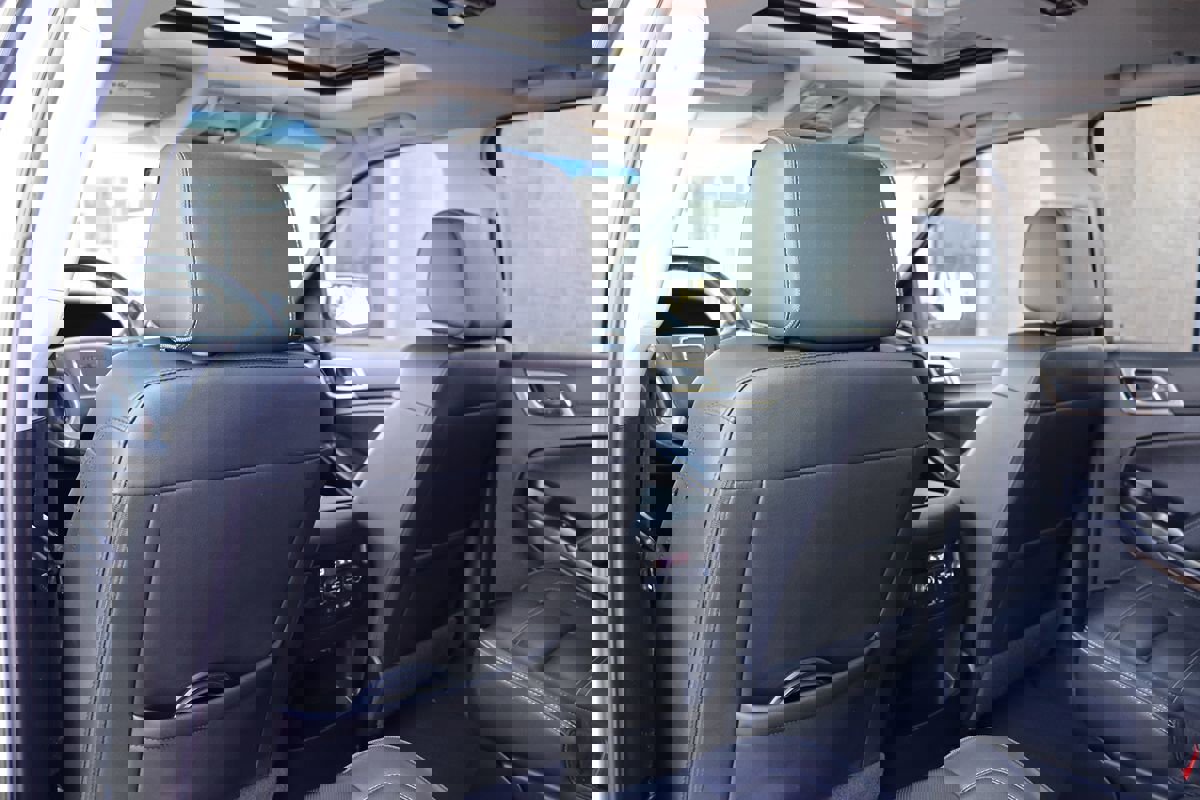 Used 2019 GMC Yukon Denali w/ Denali Ultimate Package image 32